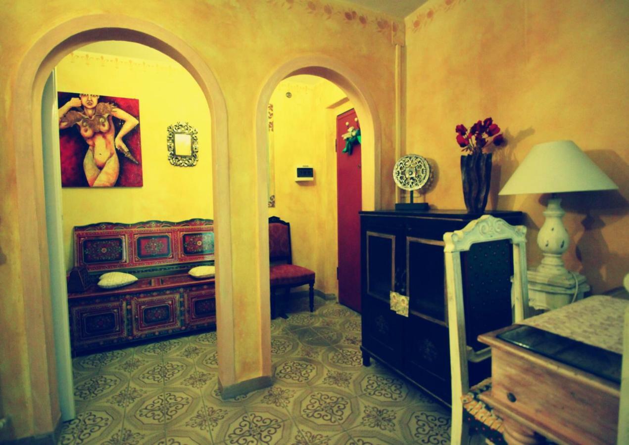 Hand Decorated House With Court Floransa Dış mekan fotoğraf